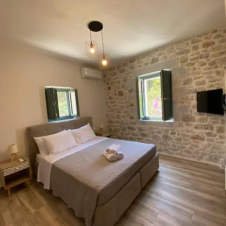 Mainotti's House With Balcony 阿里奥波利斯