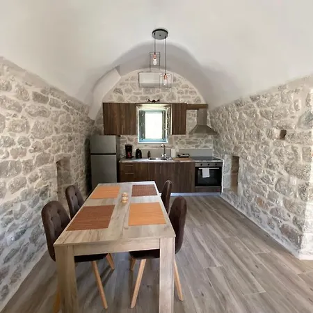 Mainotti's House With Balcony Apartment