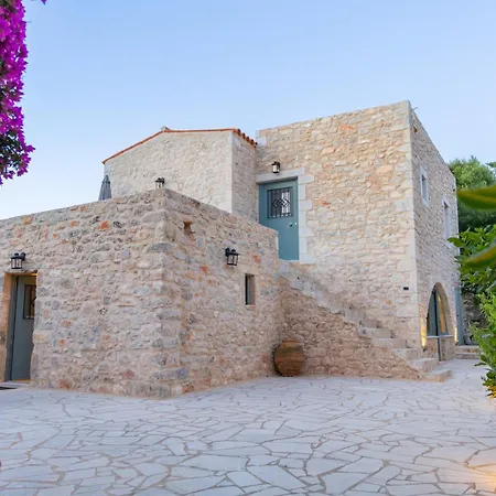 Mainotti's House With Balcony Areopoli