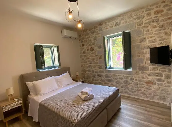 Mainotti's House With Balcony Areopoli