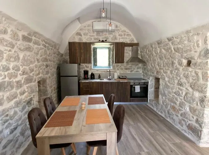 Mainotti's House With Balcony Daire