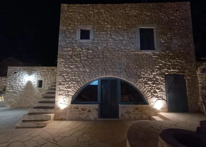 Daire Mainotti's House With Balcony